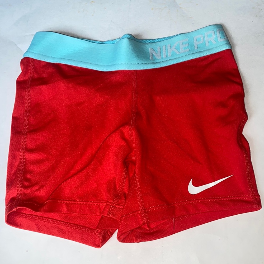 girls nike pro shorts, size small
